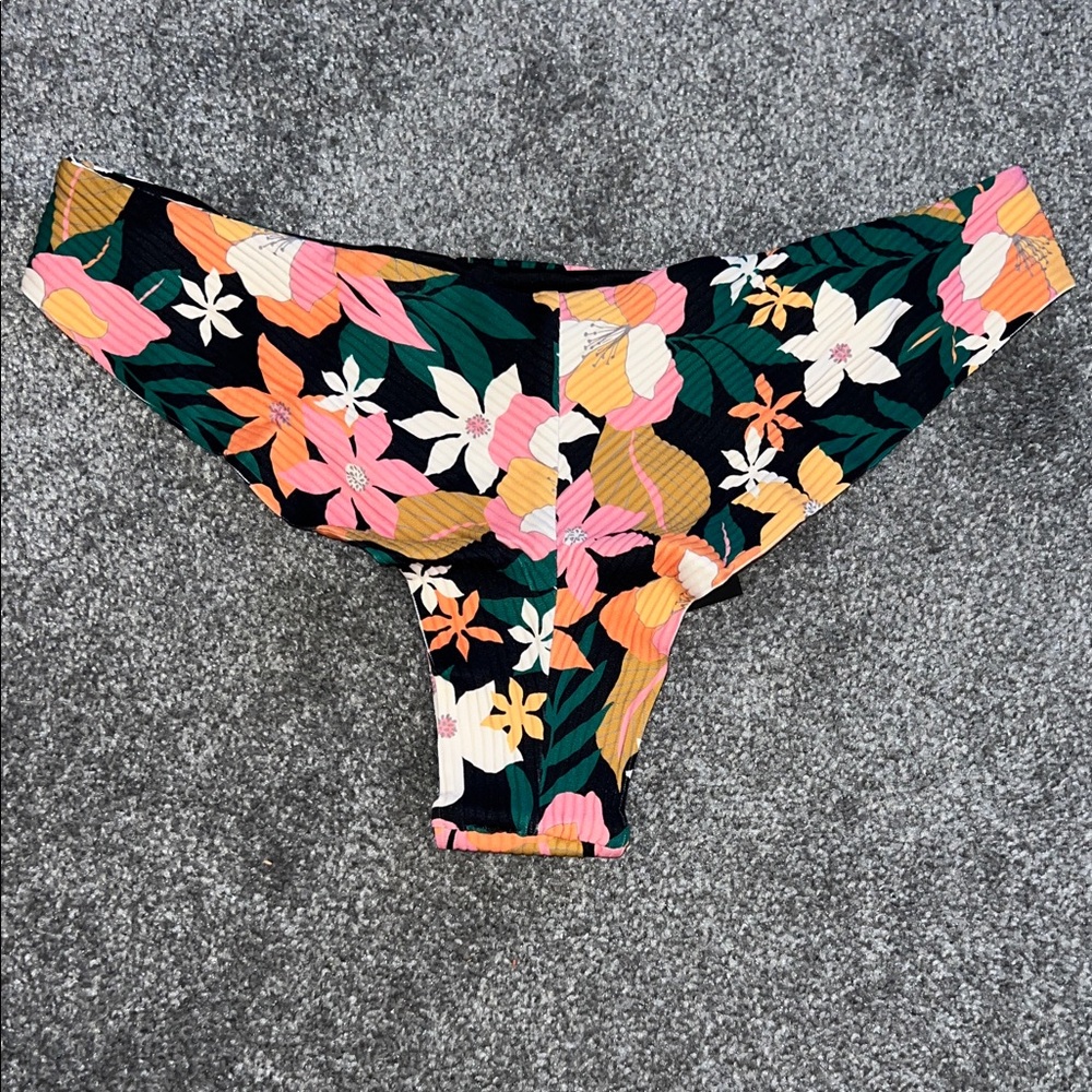 Volcom “Had Me At Aloha” Cheekini Bottom - Picture 6 of 6